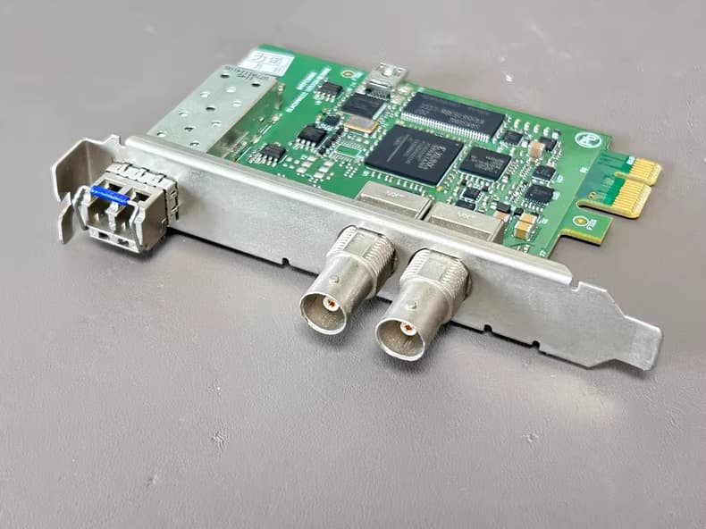 BMDPCB90A PCIe Connectors Perspective