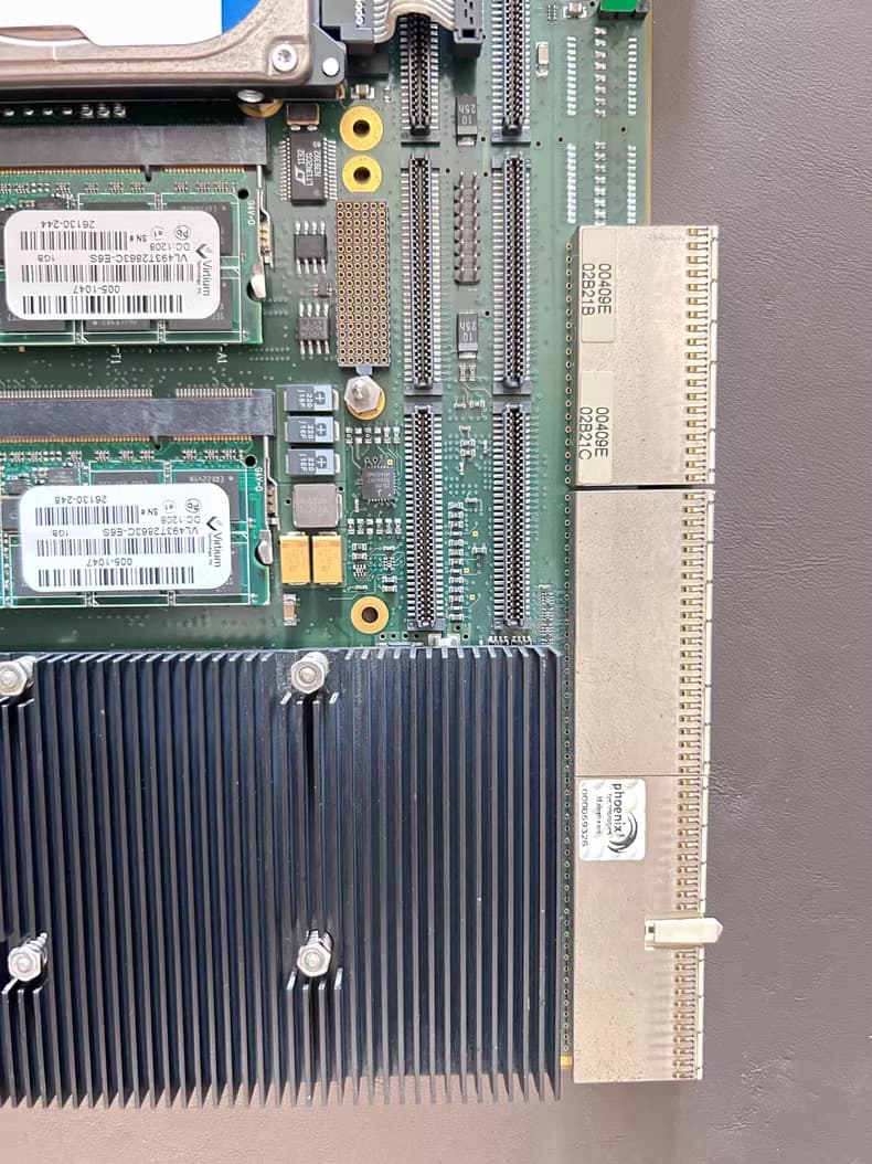 U1056B Board CompactPCI connectors and heat sink