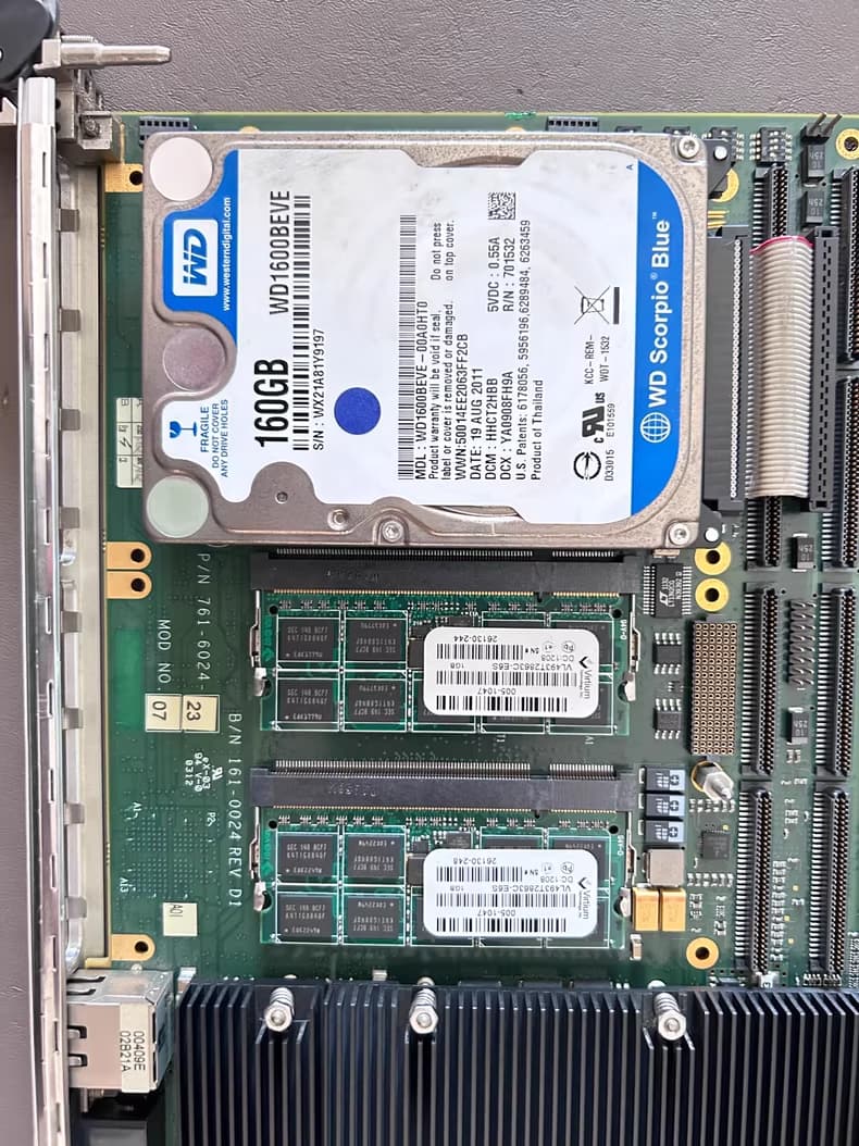 Close-up of Western Digital 160GB HDD and RAM on U1056B