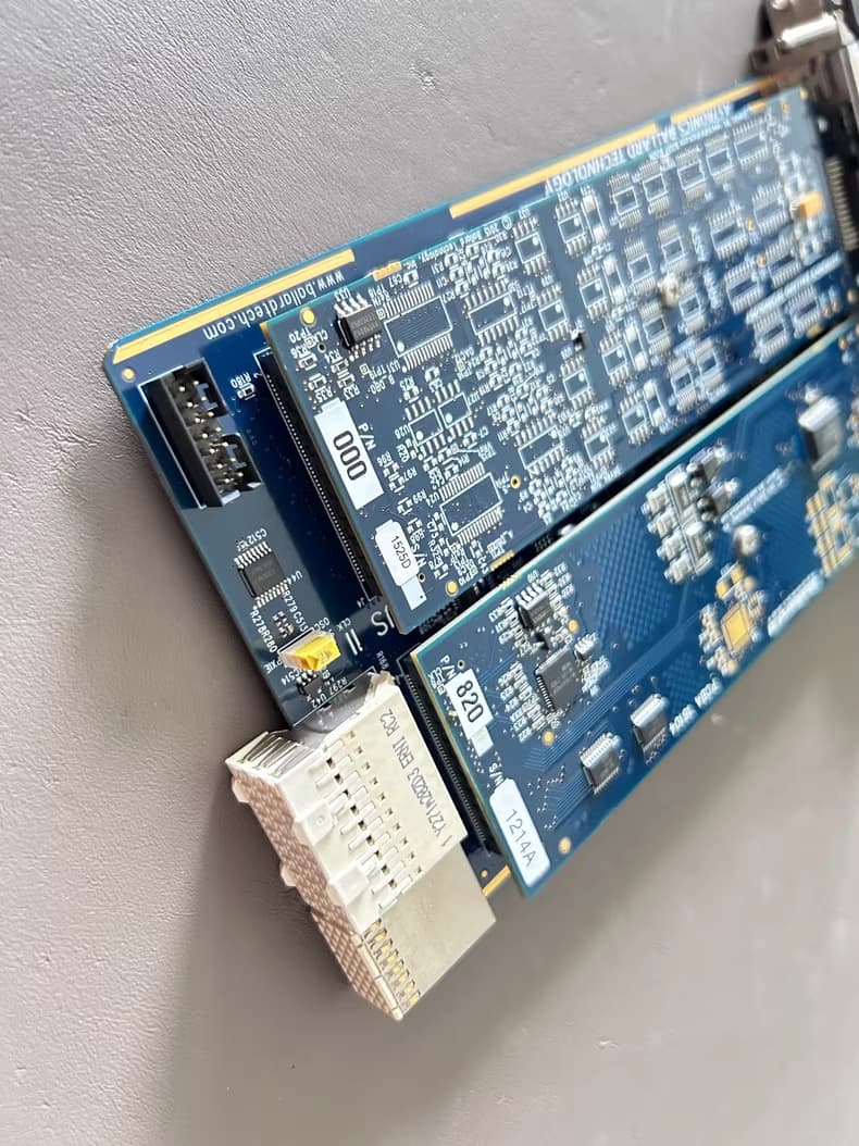 OmniBus II PXI PXIe Card Connector View NI Compatible