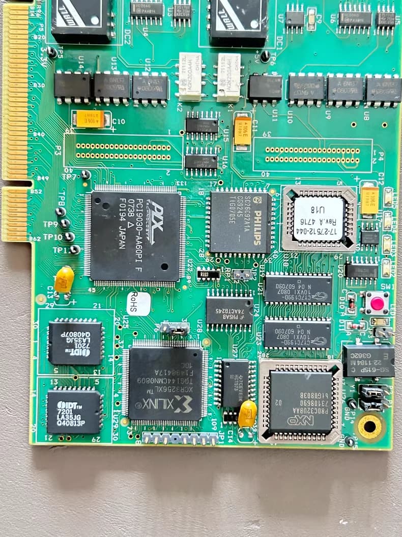 Comark 41-18245-001 Simplex Board Top Corner Chip and Component Detail